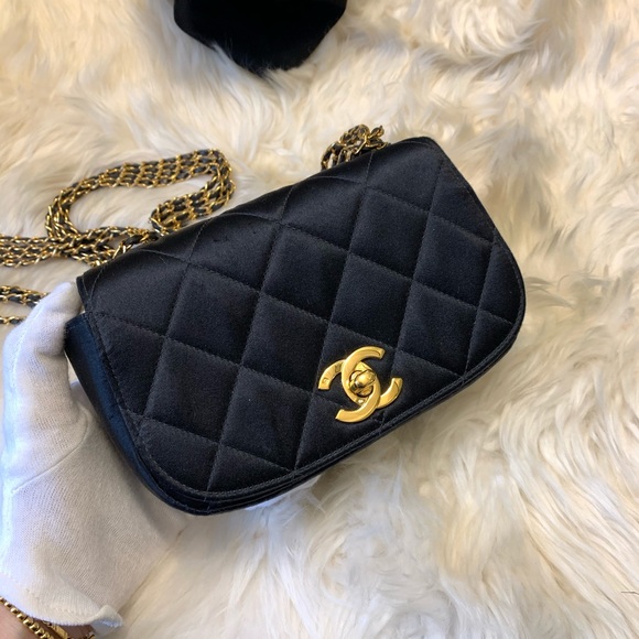 ❌SOLD❌Vintage Chanel 24k black gold multi chain satin mini crossbody bag - Picture 2 of 9